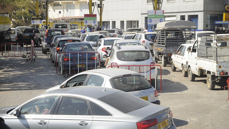 لا داعي للطوابير.. المنتجات النفطية متوفرة أيام العيد 