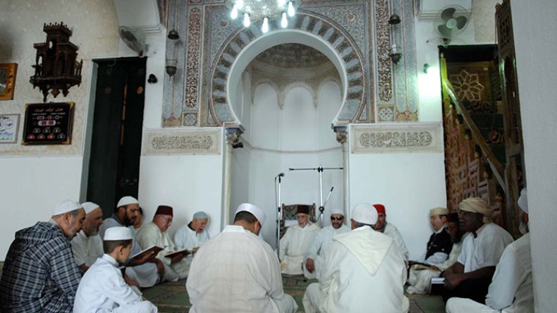 “الحزب الراتب”.. عادة متأصلة بمساجد تموشنت