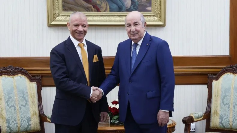 Le président de la République reçoit Bengrina (VIDEO)