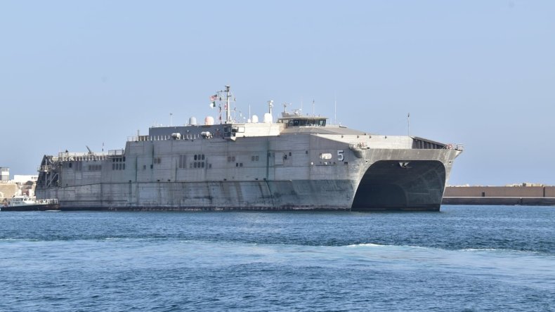 رسو السفينة الأمريكية للنقل السريع للأفراد “USNS Trenton” بميناء الجزائر