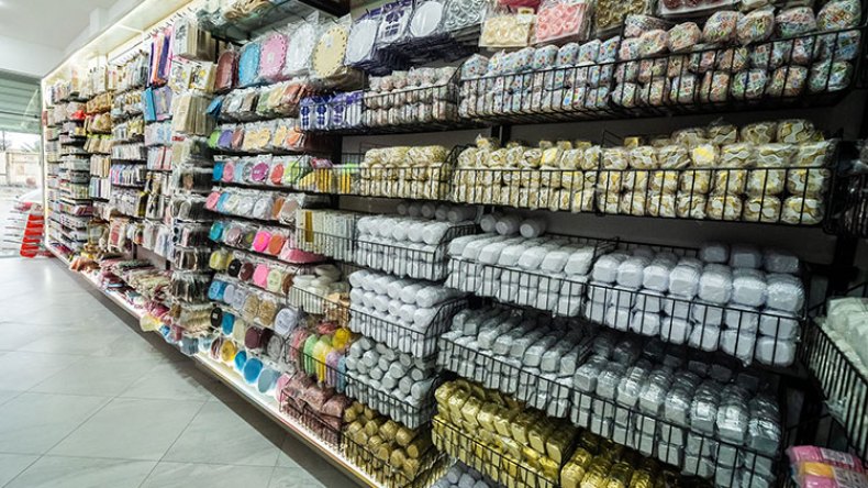 إنزال على محلات مستلزمات الحلويات عشية العيد!