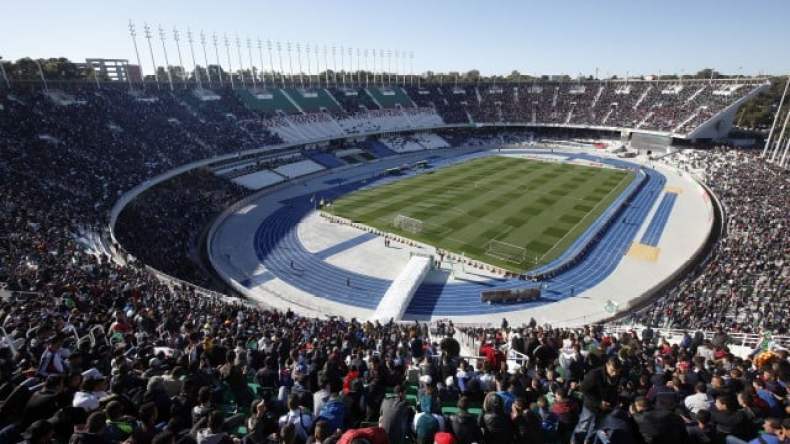 بِالفيديو: جماهير المولودية تُخرّب جزءا من مدرّجات ملعب البليدة