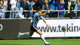 بِالفيديو: عطال يُسجّل على طريقة مارادونا.. وأوّل طرد في مشواره الرّياضي