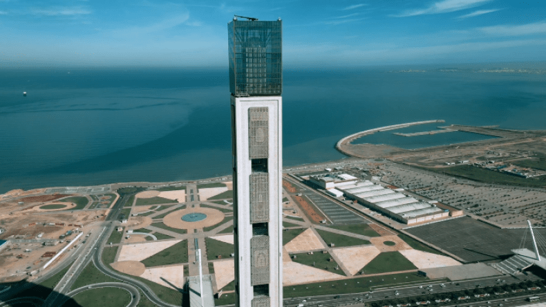 بِالفيديو: زيارة لاعبي المنتخب الوطني لِجامع الجزائر