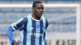 بِالفيديو: “المُتهوّر” زميل عطال يُفجّر مُفرقعة!