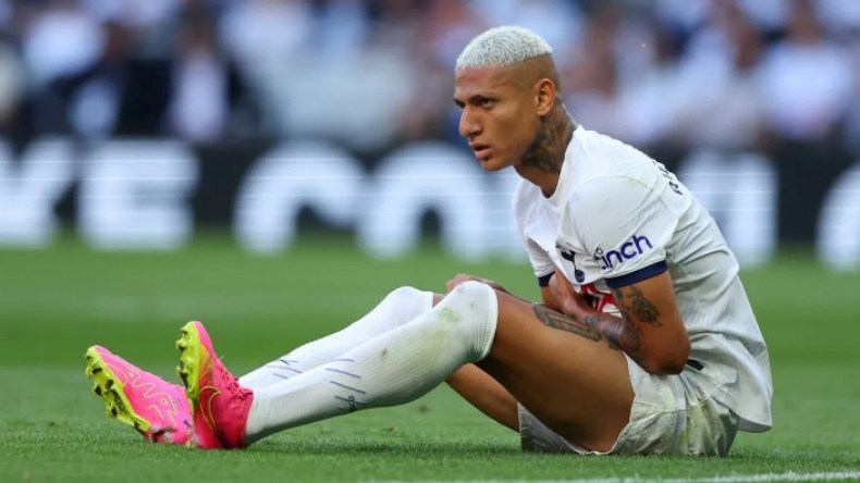 “عانيتُ اكتئابا حادّا وكنت على بُعد شعرة من الانتحار”