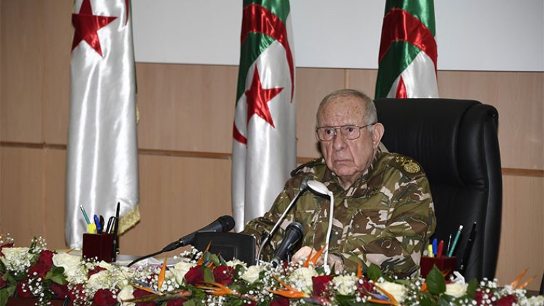 شنقريحة يراقب التحضير القتالي لأفراد القوات الجوية