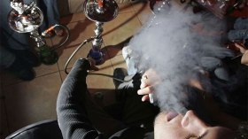 أطبّاء وحماية المُستهلك يُحذّرون من مخاطر “الشّيشة”