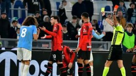 طرد 3 لاعبين خلال مباراة شارك فيها بن ناصر