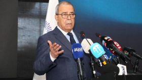 وزير الصناعة يتفقد مجمع “جيتاكس” ويسدي تعليمات للمسؤولين