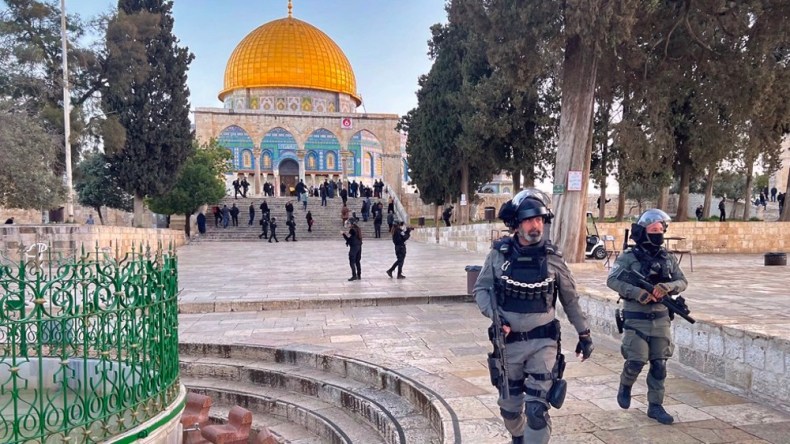 L’occupant sioniste empêche les fidèles Palestiniens d’accéder à la mosquée Al-Aqsa au premier vendredi du Ramadhan
