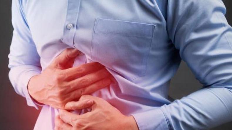 لهذا تشعر بحرقة المعدة بعد الإفطار!