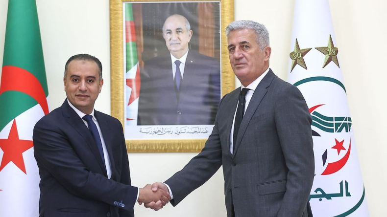 سعيد ومحظوظ بتدريب منتخب كبير مثل الجزائر.. ومتفائل بتحقيق نتائج إيجابية