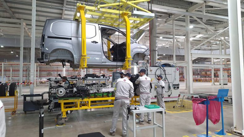 “ستيلانتيس” تجتمع بمناولين محليين وأجانب في 16 أفريل