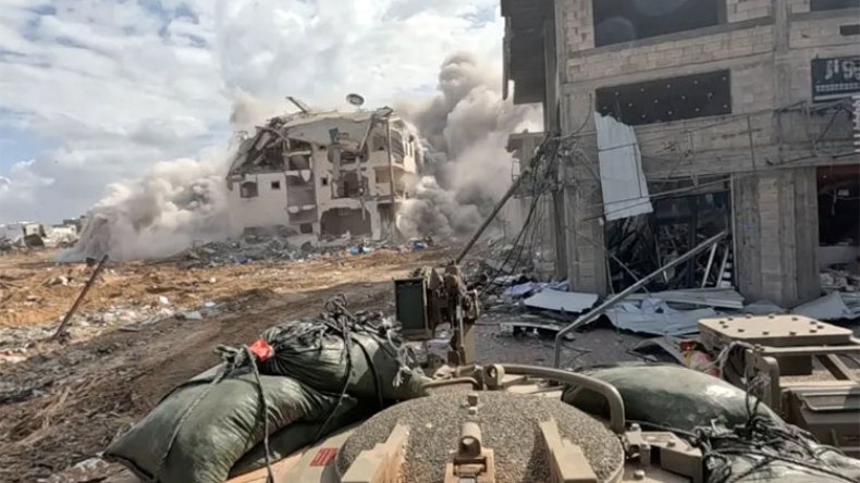 يضحّون بدنياهم.. ونضحّي بديننا!