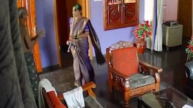 بالفيديو.. رجل يبلغ عن زوجته بعد اعتدائها على والده بعصا فولاذية!