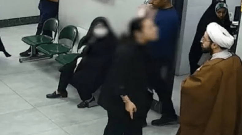 شجار عنيف بين امرأة ورجل دين داخل عيادة.. ما قصة الفيديو الذي أثار ضجة؟