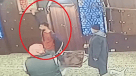 بالفيديو.. الصهيوني كوهين يسخر من الأردنيين بعد حادثة طعن داخل مسجد!
