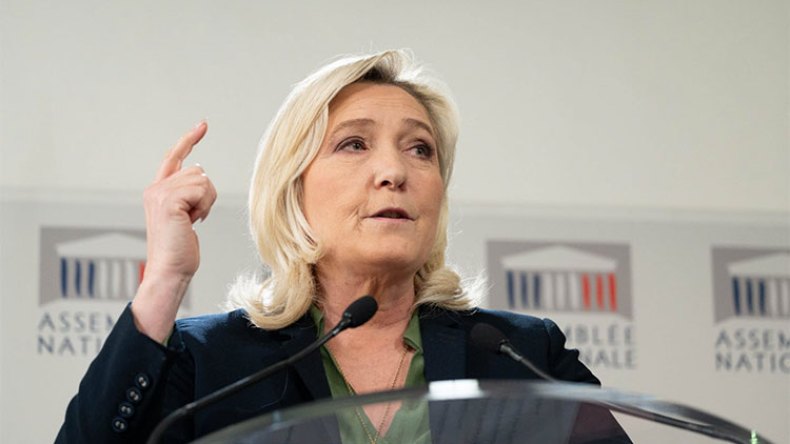 حزب مارين لوبان يتجاوز الخطوط الحمراء مع الجزائر