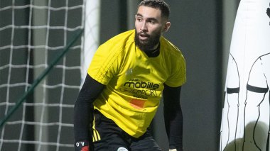 Petkovic Needs to Look For a Young Goalkeeper