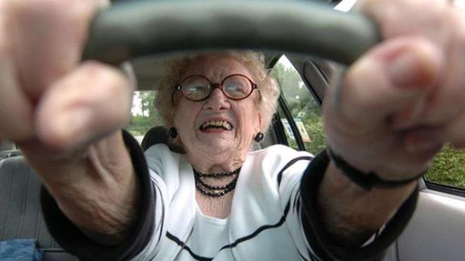 معمرة يفوق عمرها المائة عام في قبضة الشرطة لهذا السبب!