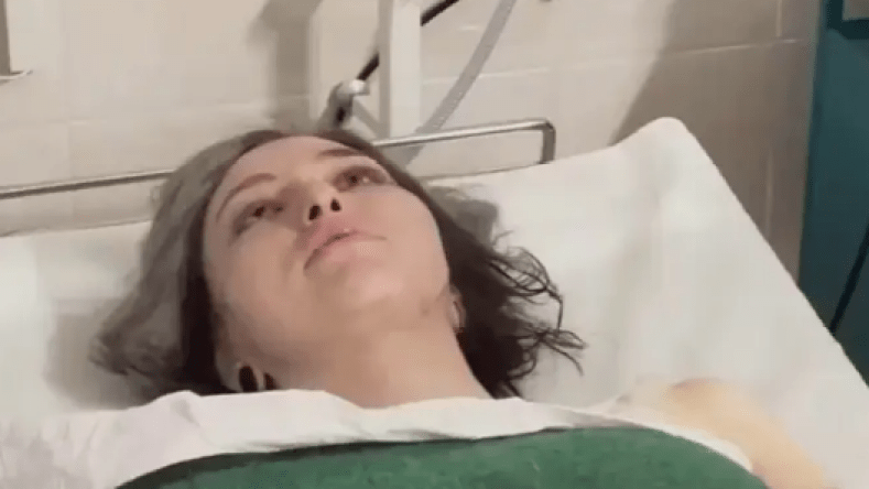 بالفيديو.. ناجية من هجوم موسكو تتحدث عن الحيلة التي اعتمدتها وشاب مسلم بطل الإنقاذ!