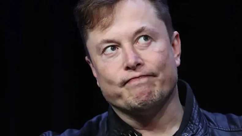 Le patron du réseau social “X” poursuivi  pour des millions de dollars impayés