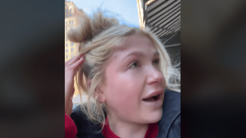 بالفيديو.. نساء نيويورك يحذّرن من رجل يلكمهن في الشارع!