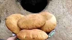 “خبز الفرينة” بذوق الأعشاب يتسيد الموائد التلمسانية