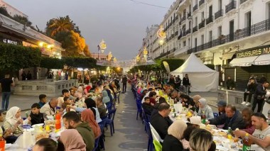 Ramadan: Près de 3000 personnes partagent un iftar collectif à Alger