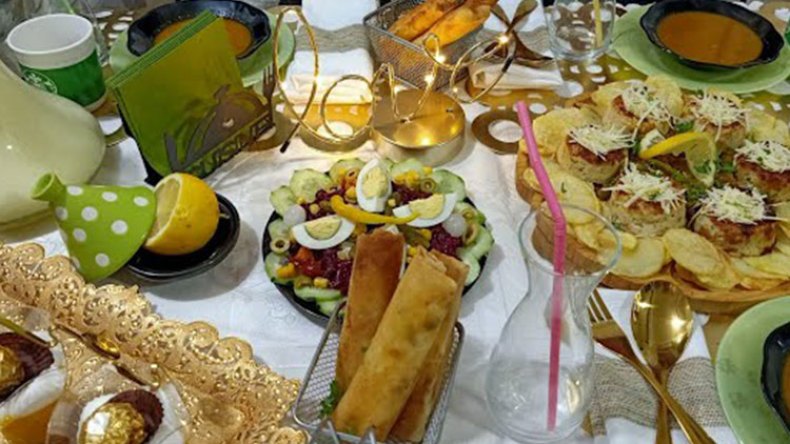 تونسيون يفضلون الإفطار والصلاة والسحور في تبسة