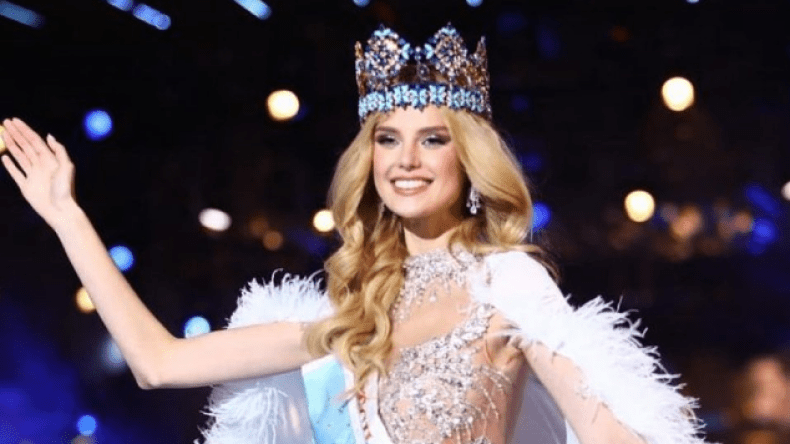 ملكة جمال العالم تشيكية ووصيفتها الأولى عربية