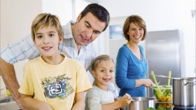 دور الأب في مساعدتك على شؤون الأسرة في رمضان