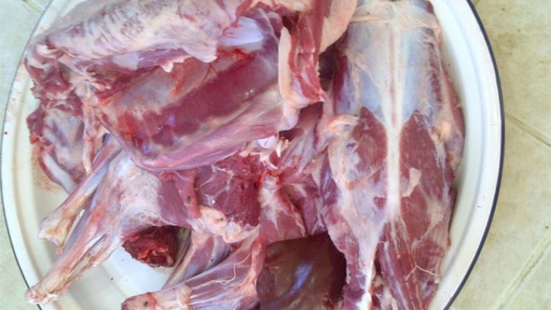 مواطنون يستهلكون لحم الماعز للتخلص من “الكوليسترول” خلال رمضان