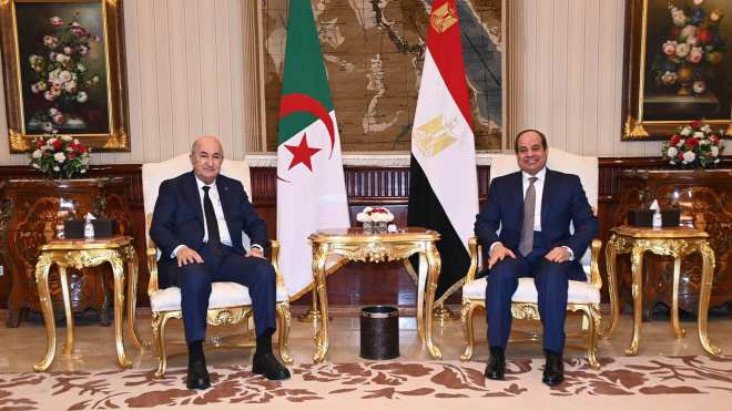 الرئيس تبون يستعرض الوضع في فلسطين مع نظيره المصري