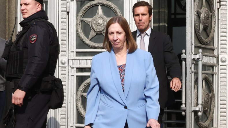 الخارجية الروسية تستدعي السفيرة الأمريكية بموسكو