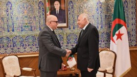 السفير الكوبي يؤدي زيارة وداع لعطاف