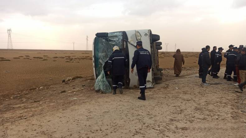 المسيلة: انقلاب حافلة يخلف وفاة شخص وإصابة 22 آخرين