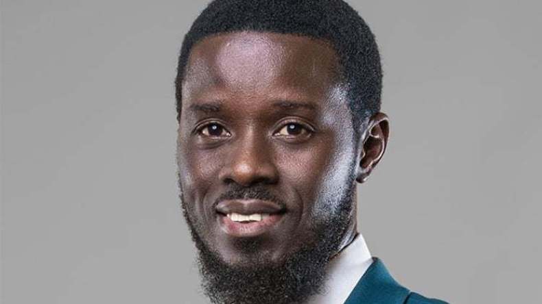 من هو باسيرو ديوماي فاي الذي قادته الإنتخابات من السجن إلى رئاسة السنغال؟