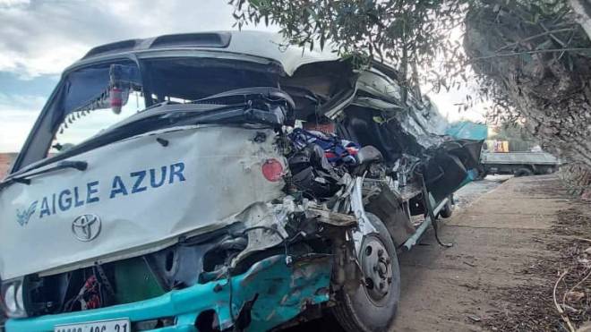 13 جريحا في حادث اصطدام حافلة بشاحنة في وهران
