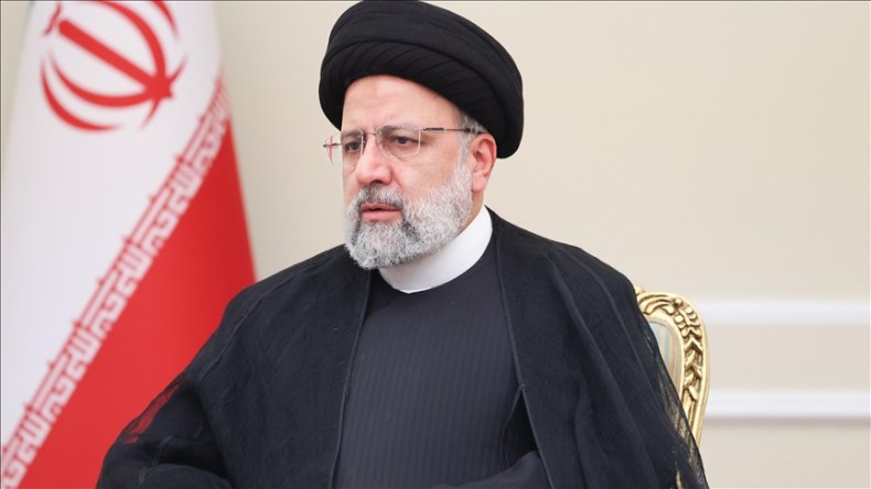 الرئيس الإيراني يحل بالجزائر