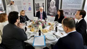 عمدة باريس تشارك في إفطار بمسجد باريس الكبير