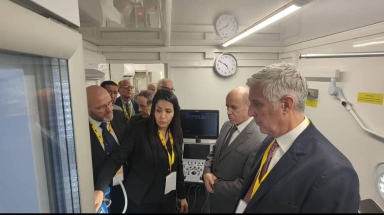 استلام عيادتين متنقلتين من “إيني” الإيطالية وهذه خدماتهما