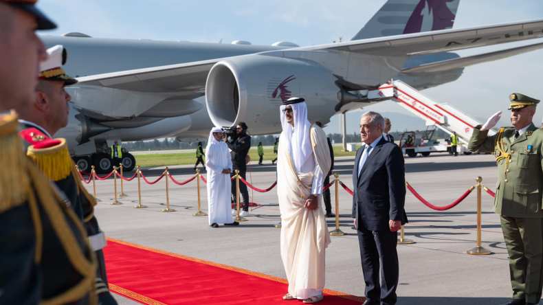 أمير دولة قطر يحل بالجزائر  
