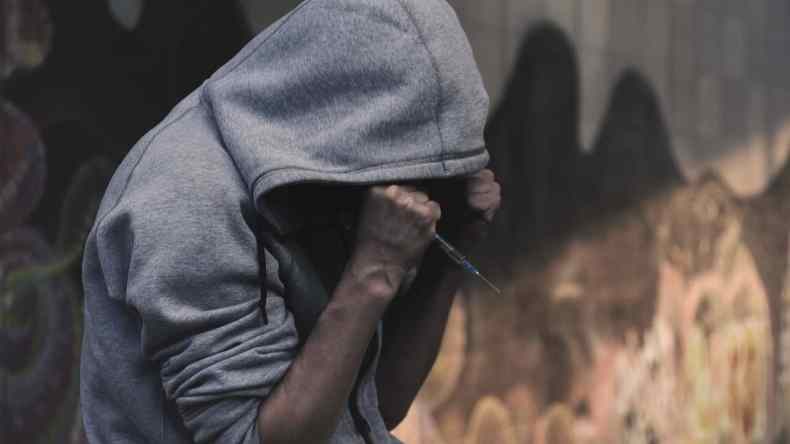 كيف تعرف أن في بيتك مدمن مخدرات؟