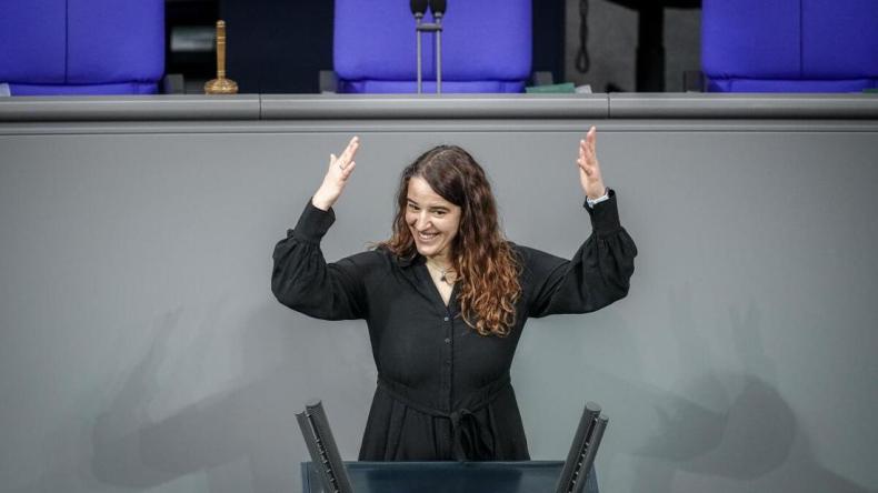 البرلمان الألماني يستقبل أول نائبة صماء