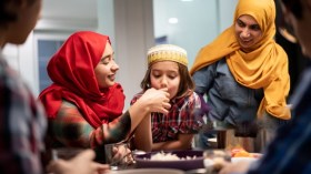 الاجتماعات العائلية في رمضان.. تبني شخصية طفلك دينيا واجتماعيا