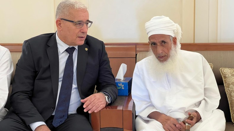 مفتي عُمان يُشيد بـ”العلاقات التاريخية” بين الجزائر والسلطنة