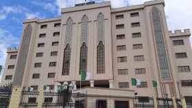 وظائف “بدون اشتراط الخبرة المهنية” لحاملي الشهادات الجامعية في 10 لغات