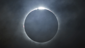 كيف يؤثر كسوف الشمس على تحديد موعد عيد الفطر؟